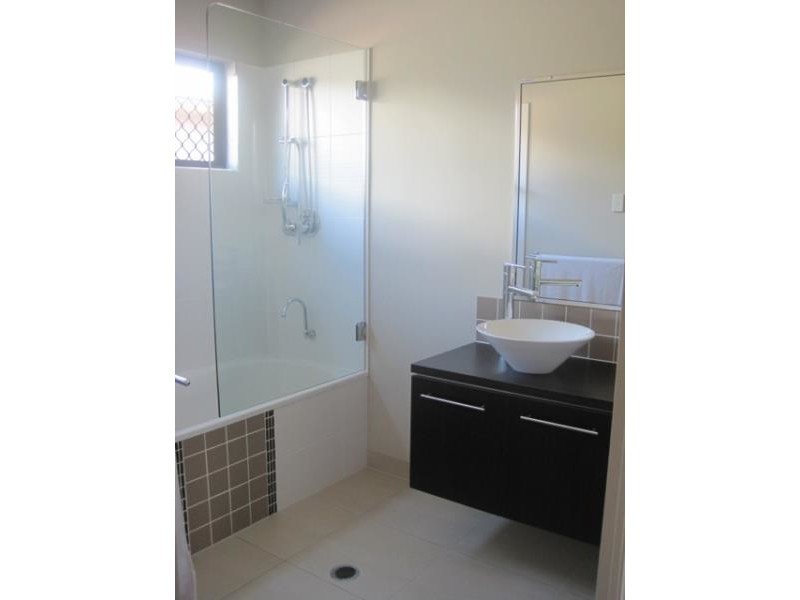 8 Puffer Court, Mount Louisa QLD 4814